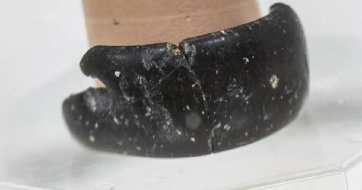 丹尼索瓦石手镯