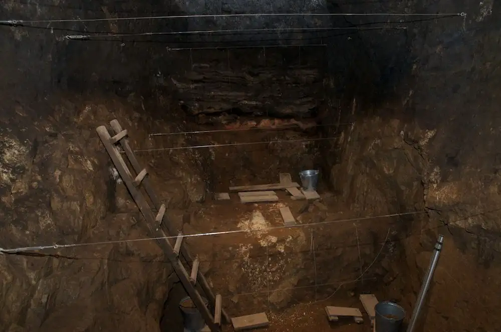 丹尼索瓦洞穴发掘现场