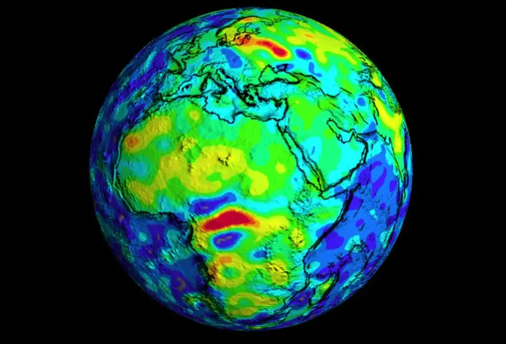 全球磁场强度卫星图，显示非洲班吉异常区和欧亚大陆库尔斯克异常区