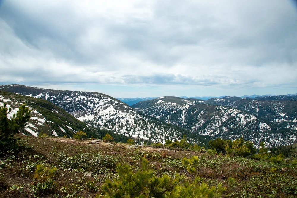 Khamar-Daban山脉远眺