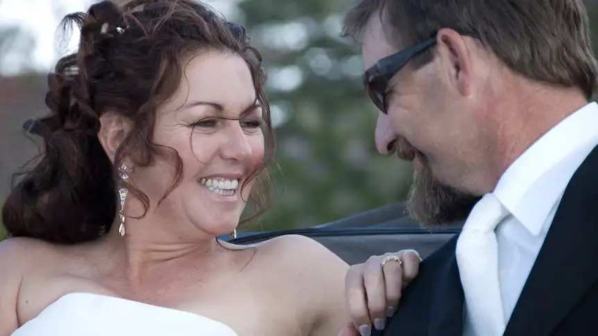 雷和珍妮·凯利特夫妇在婚礼上的照片