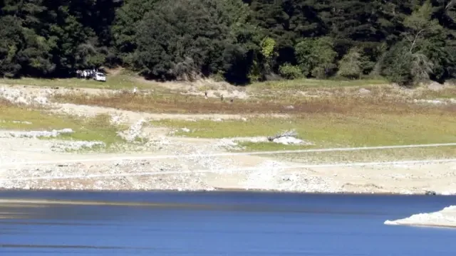 警方在水库搜查