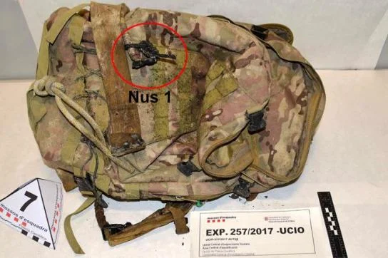 装有石头的背包