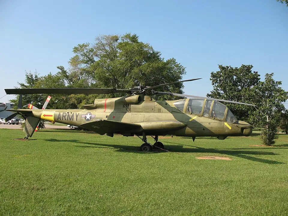 AH-56夏延直升机侧面展示