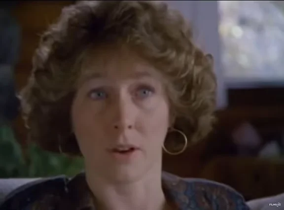 南希·马歇尔在1990年《未解之谜》节目中的画面