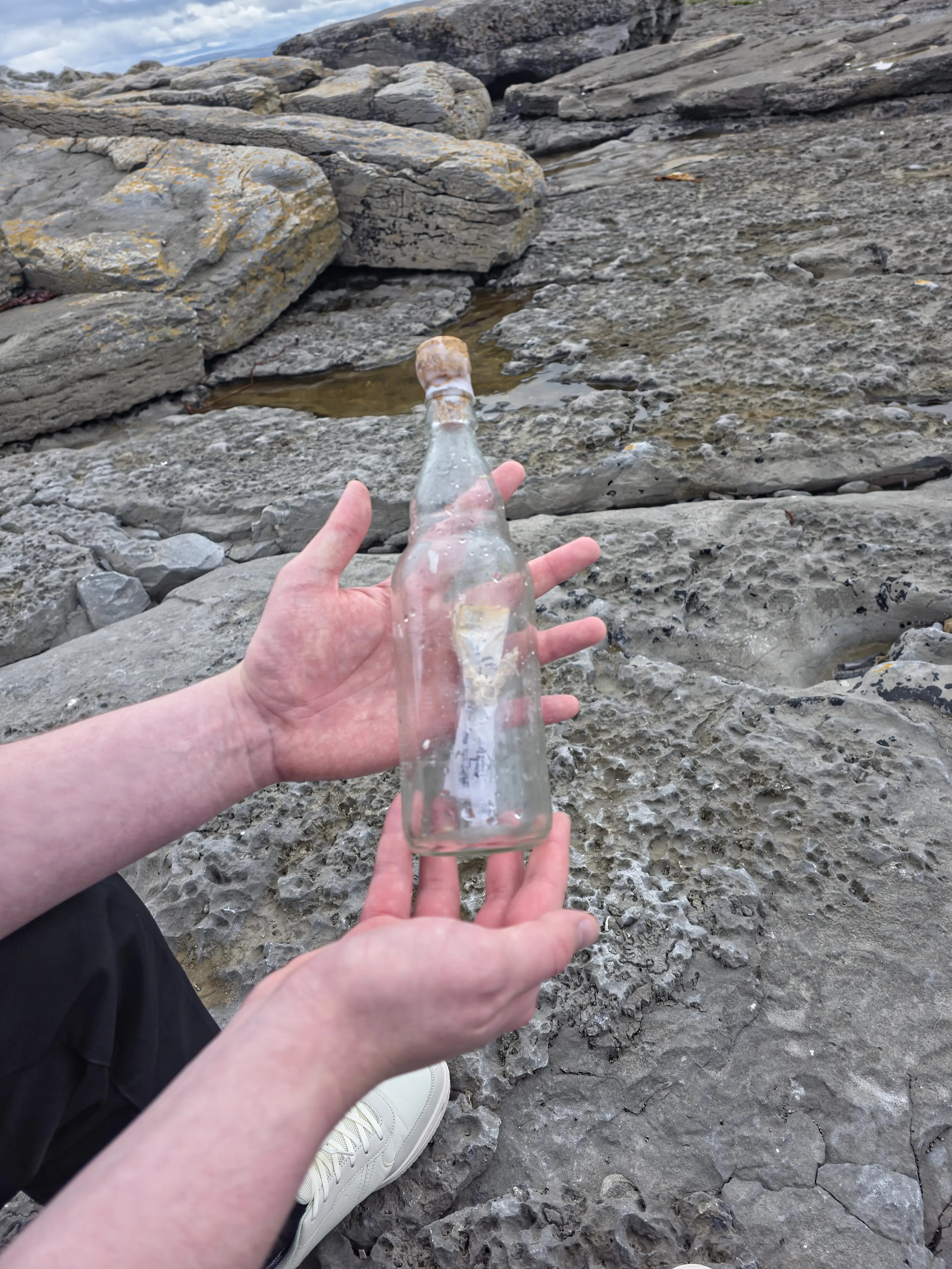 漂流瓶发现时的照片