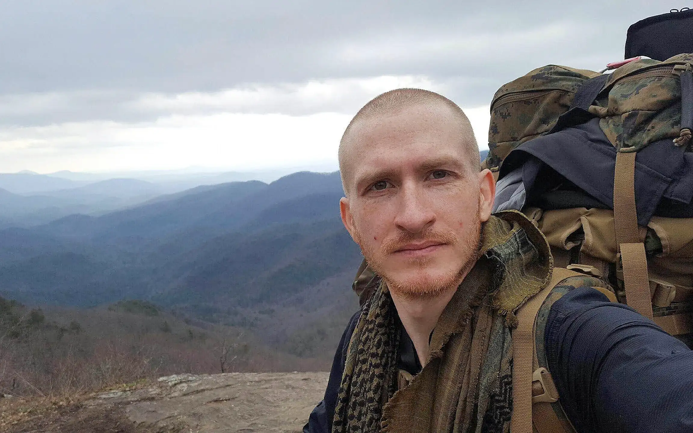 Jordan Grider在山区徒步的照片