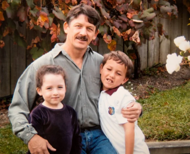 吉姆·唐纳利与孩子们的合影