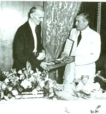 特斯拉接受白狮勋章，1937年