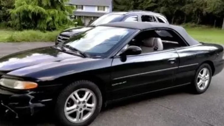 洛根的克莱斯勒Sebring在高速公路上被发现时的场景