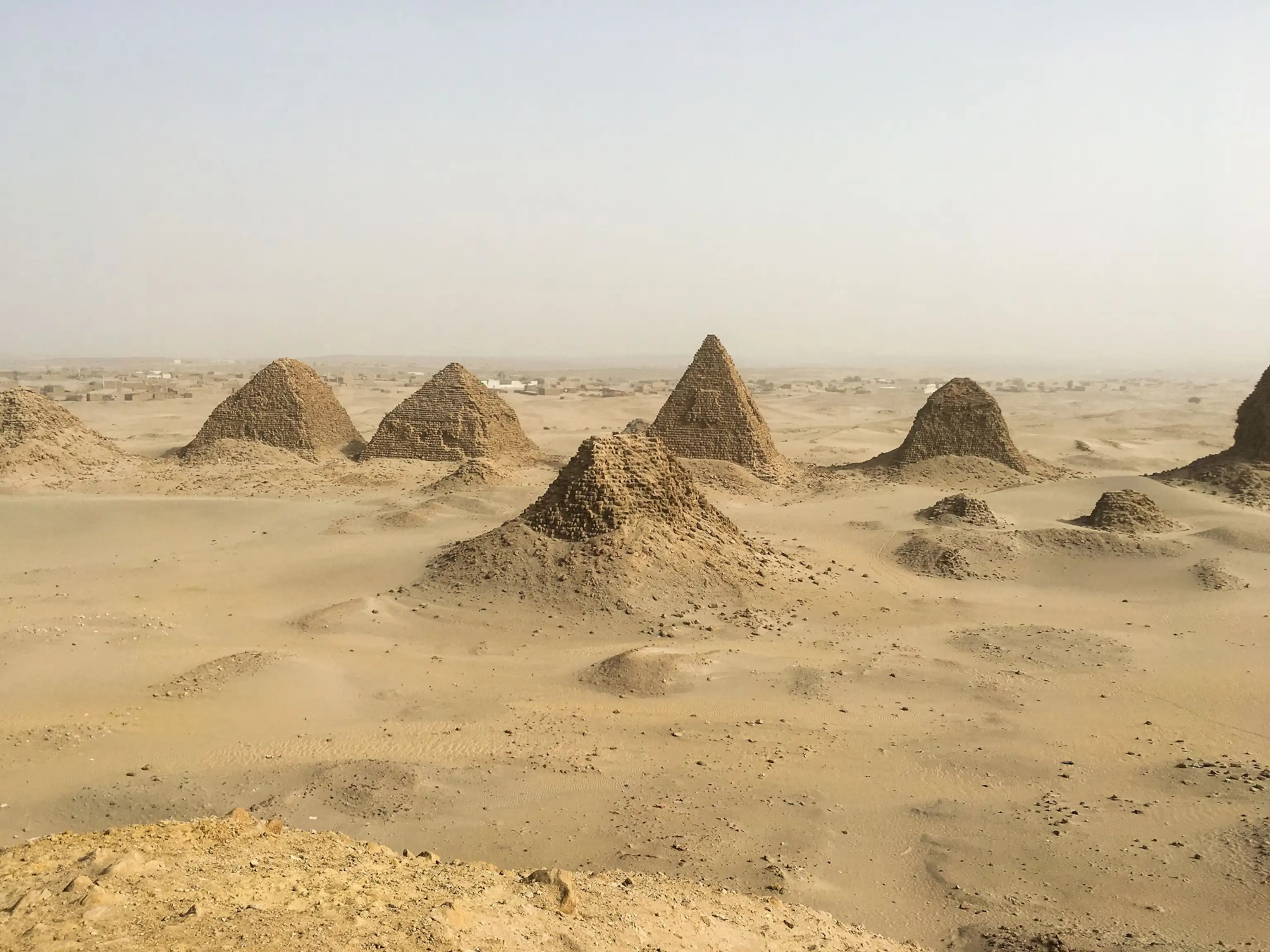 努里金字塔群航拍